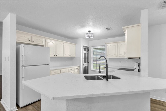 Building Photo - 2930 23rd Ave N