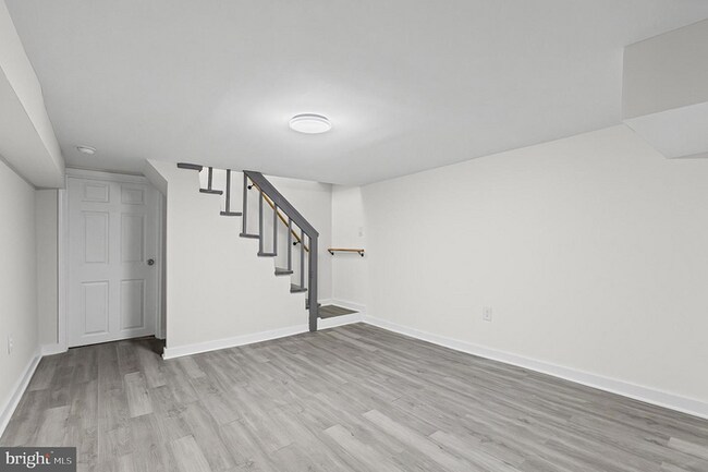 Building Photo - 4 Bedrooms 3 Bathrooms