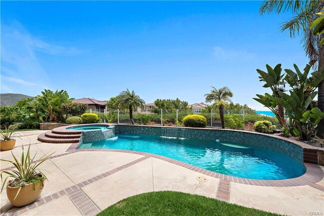 Building Photo - 28 Coral Reef