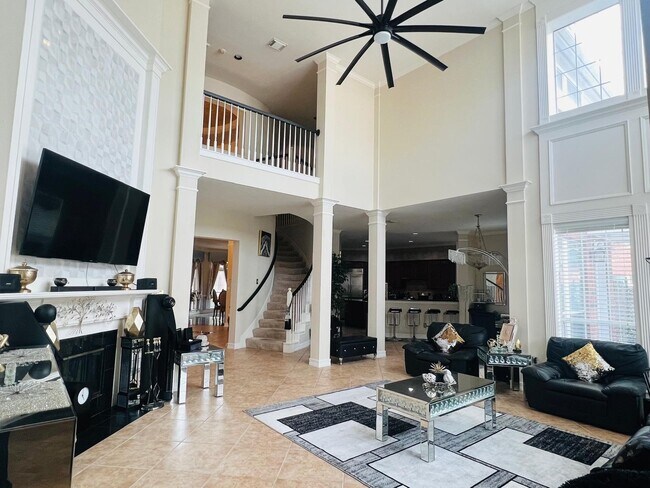 Building Photo - 4114 Fisher Lake Dr