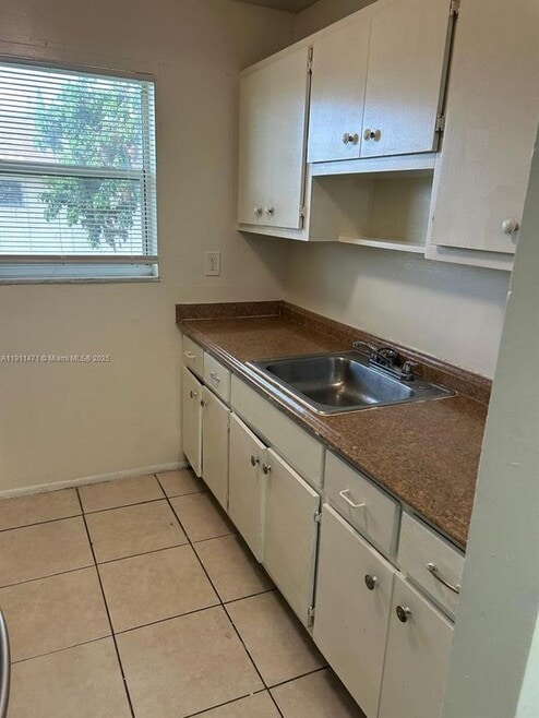 Building Photo - 4780 NW 24th Ct