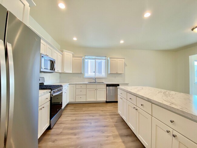 Building Photo - Beautiful, Newly-Built Home with Office