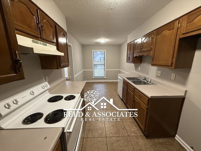 Building Photo - Charming Home Located in Quiet Cove!