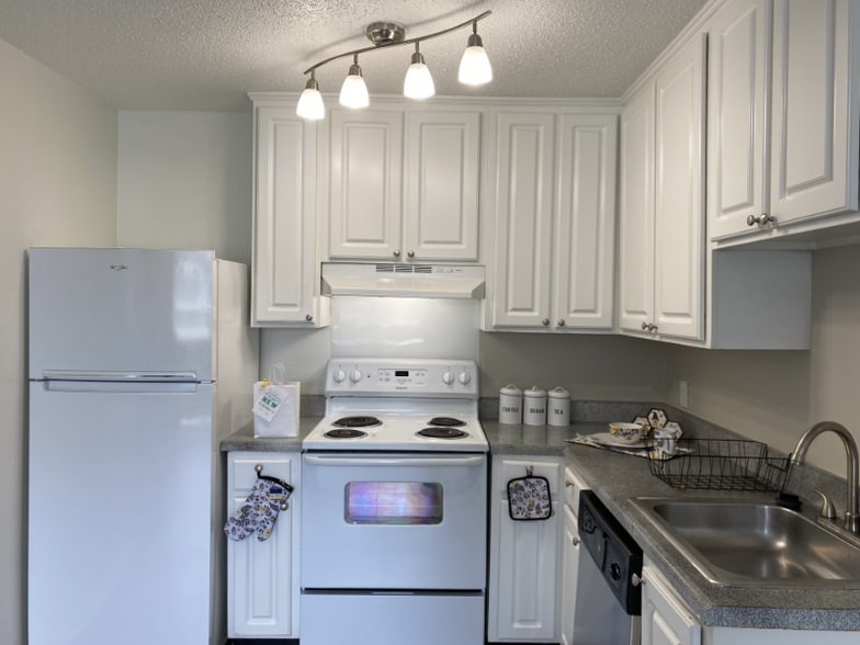 Building Photo - 1005 Hickory Hill Ln