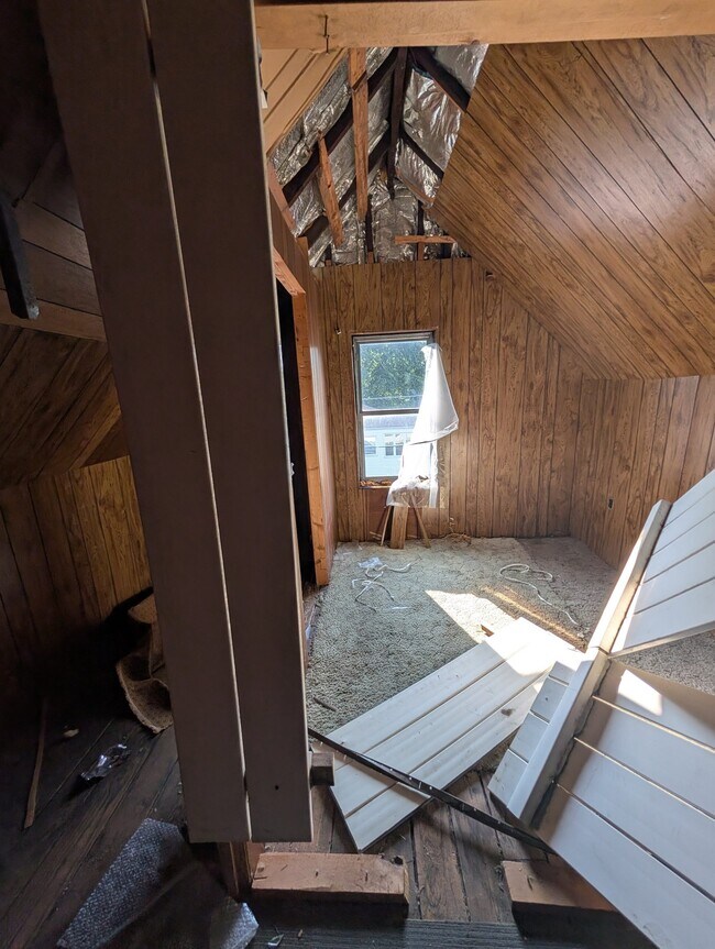 Building Photo - 422 S Louisa St