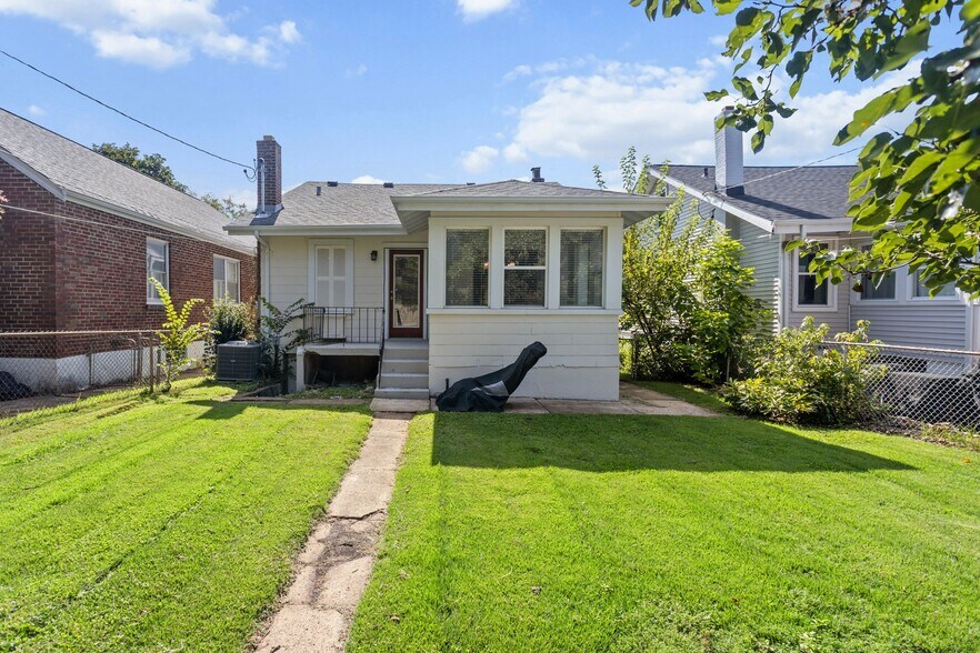 Building Photo - 6613 Parkwood Pl