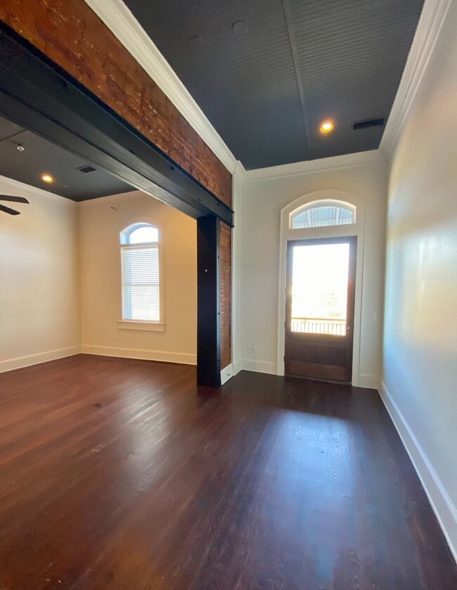 Building Photo - Beautiful 2BR/2BA Loft in Downtown Opelika