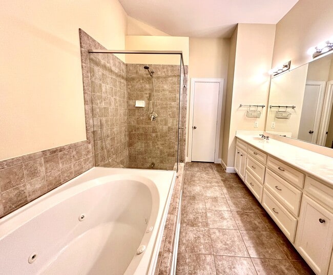 Building Photo - 2710 Hullsmith Dr