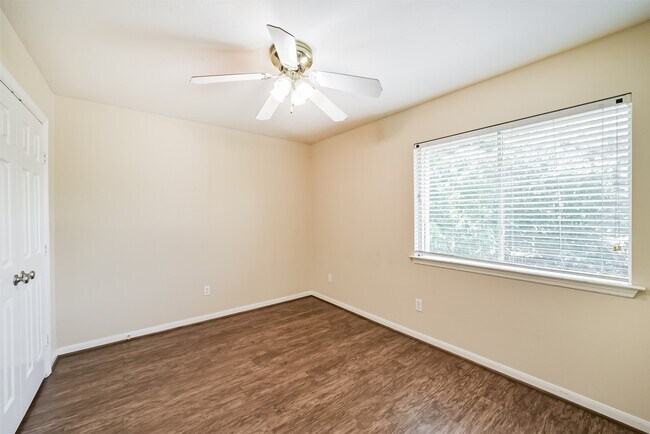 Building Photo - 2411 Misty Falls Ct