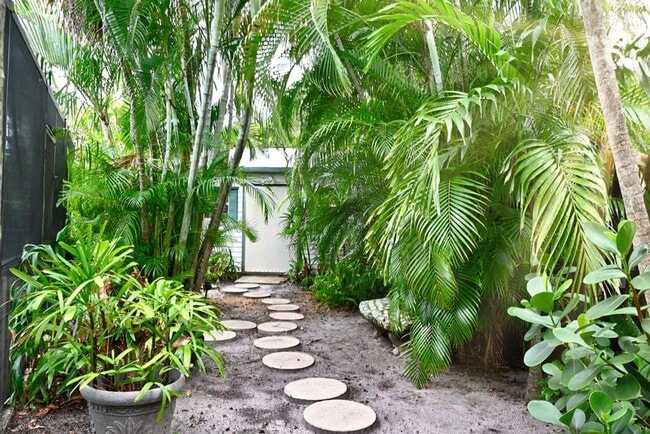 Building Photo - 129 Alhambra Pl