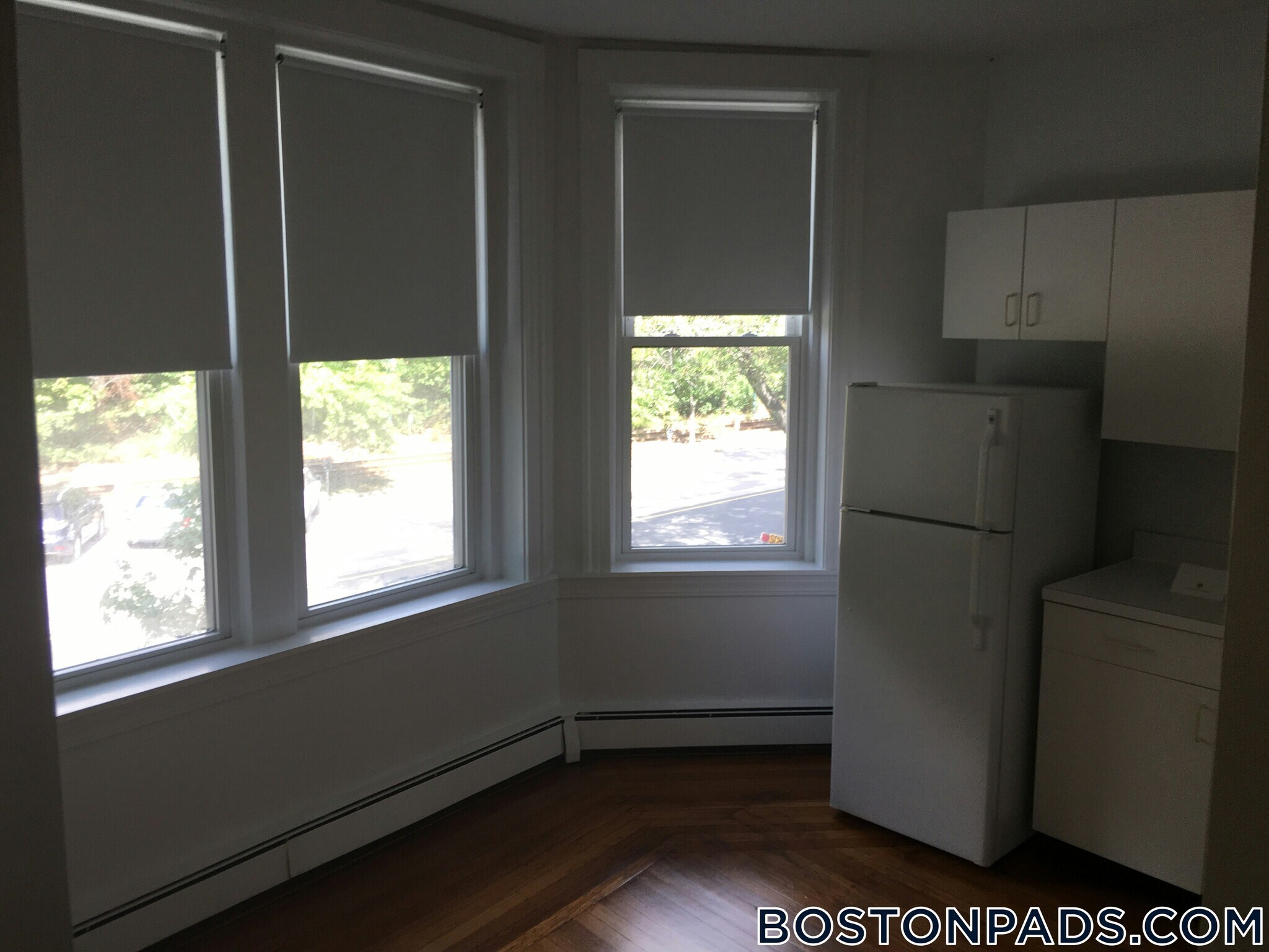 Building Photo - 1539 Beacon St