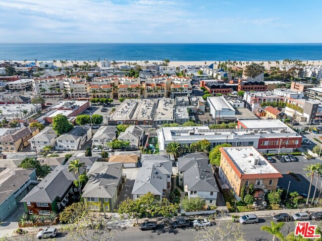 Building Photo - 219 3rd Ave