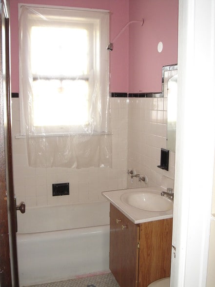 Building Photo - 2111 S Oak Park Ave