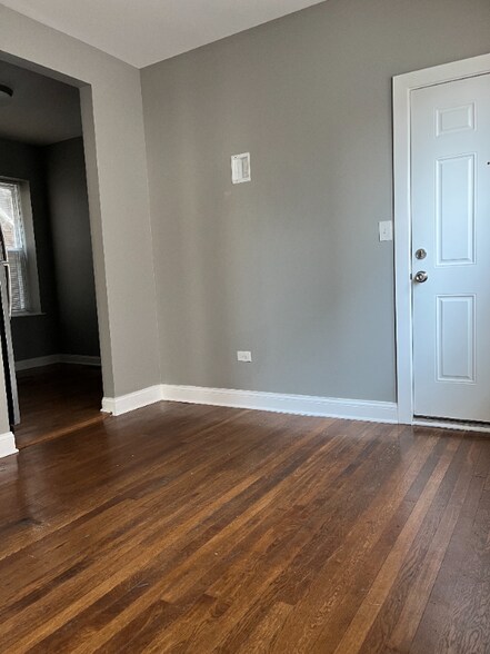 Building Photo - 9647 S Forest Ave