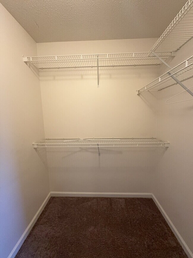 Building Photo - Wonderful 3 Bedroom Home-437 Boysenberry