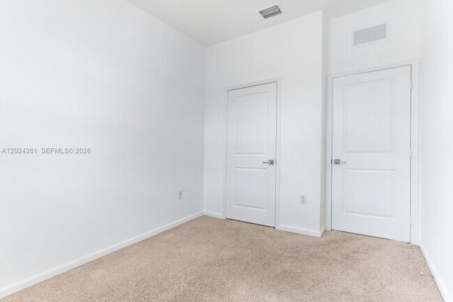 Building Photo - 1170 SW 7th Ct