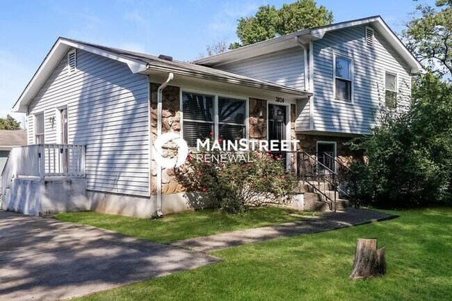 Building Photo - 4 Bedroom Pet-Friendly Home in Louisville,...