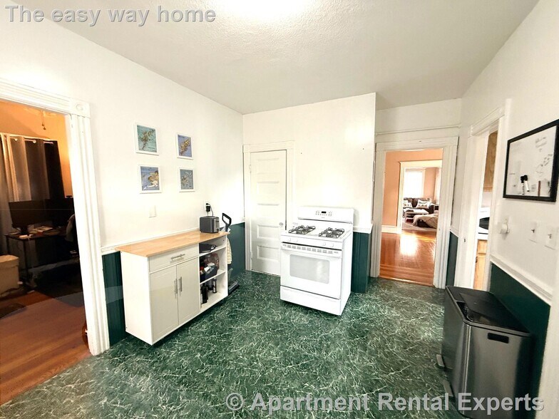 Building Photo - 42 Gibbens St