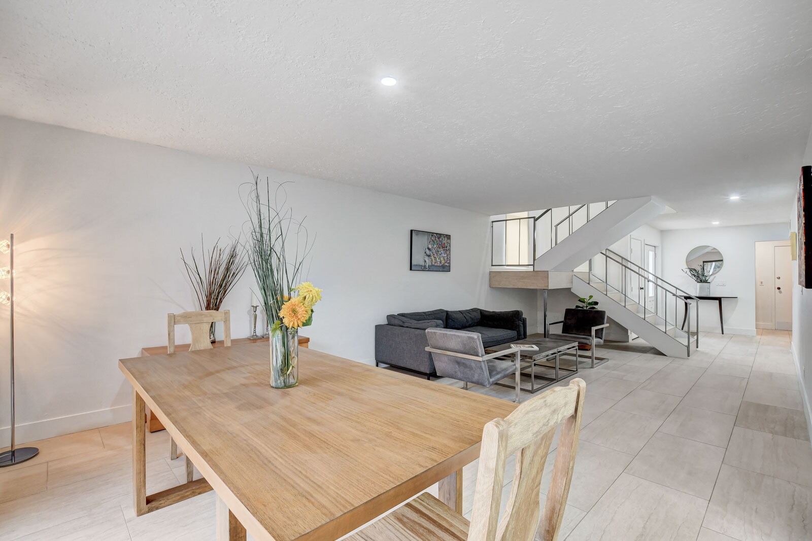 Building Photo - 945 Vegas Valley Dr