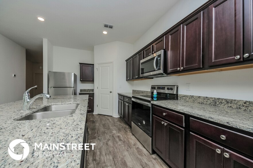 Building Photo - 104 Hidden Lk Lp