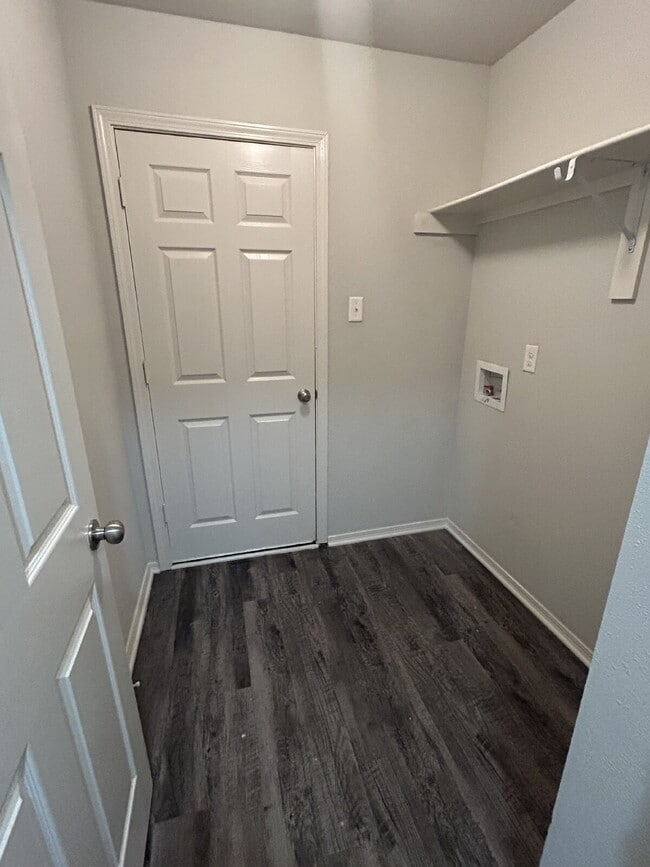 Building Photo - 2421 Judes Wy