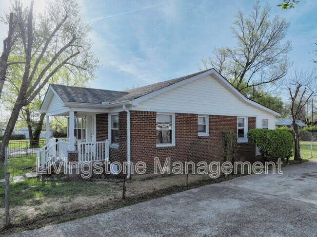 Building Photo - 501 Small St