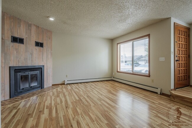 Building Photo - 1305 Wellington Ave