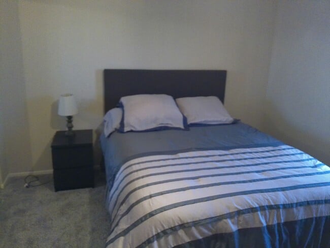 Building Photo - Seasonal  available Sept 1, 2025 to April 30,2026