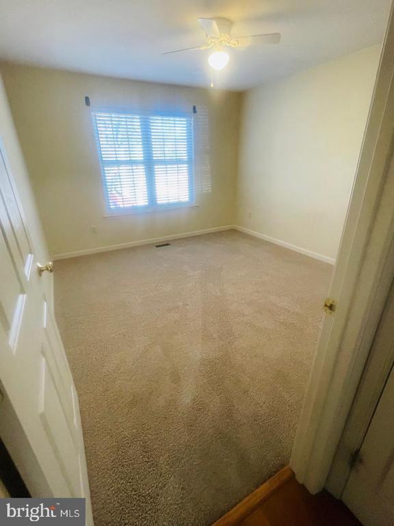 Building Photo - 711 Yorktown Blvd