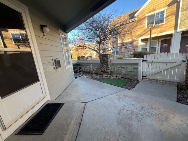 Building Photo - 12828 Jasmine St