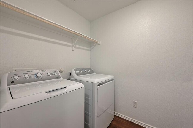 Building Photo - 203 Chapel Beck Dr