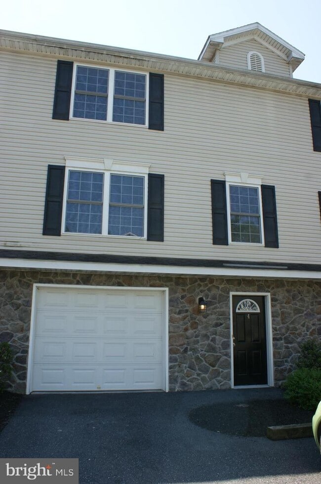 Building Photo - 4815 E Trindle Rd