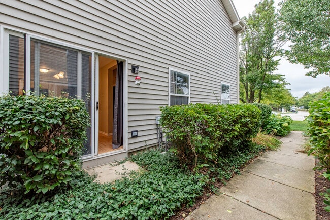 Building Photo - 1169 Orleans Dr
