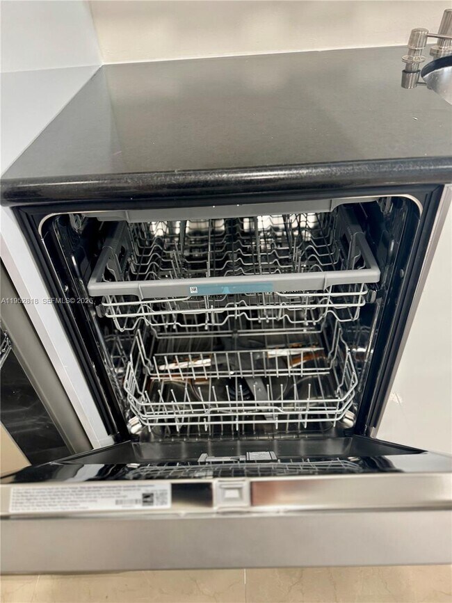 Building Photo - 16453 NE 33rd Ave