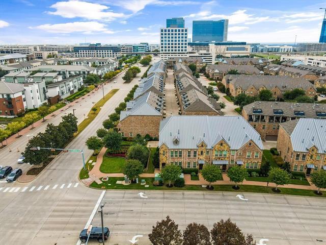 Building Photo - 7915 Parkwood Blvd