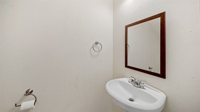 Building Photo - 9219 E Lakeside Dr