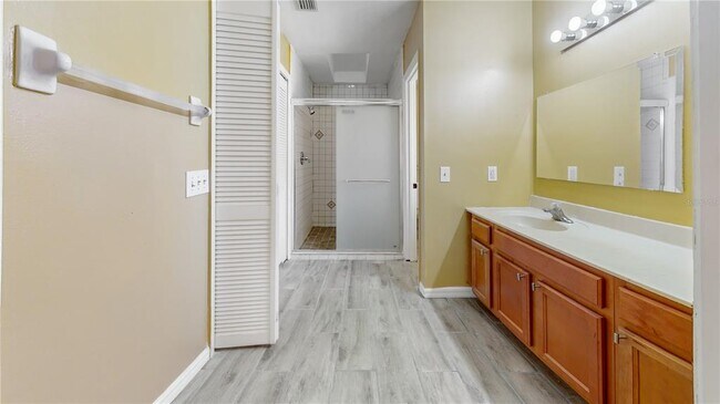Building Photo - 305 Medina Ct