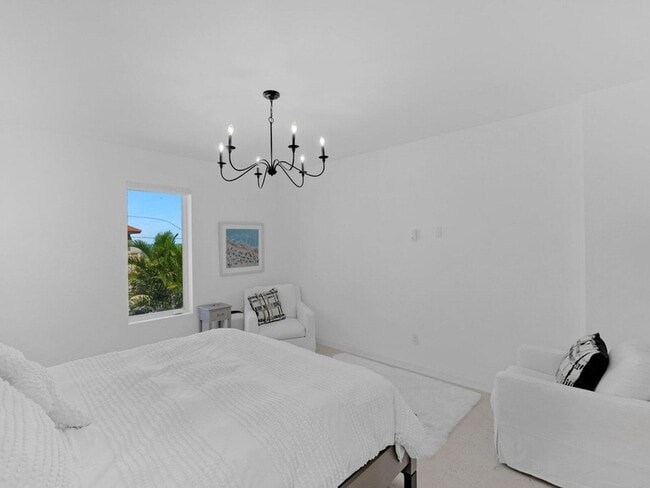 Building Photo - 317 E Seaview Cir
