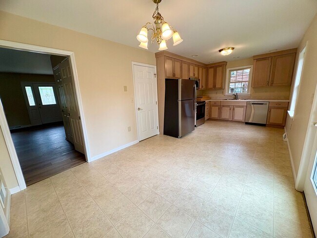Building Photo - 3 Bedroom 2.5 Bathroom Home Available in Elizabethtown!