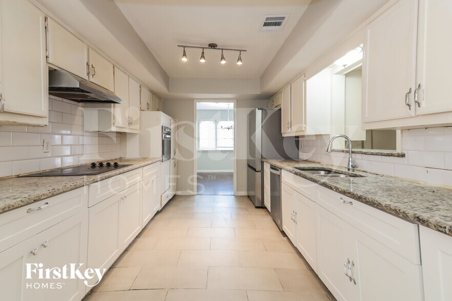 Building Photo - 3413 Valley View Ln