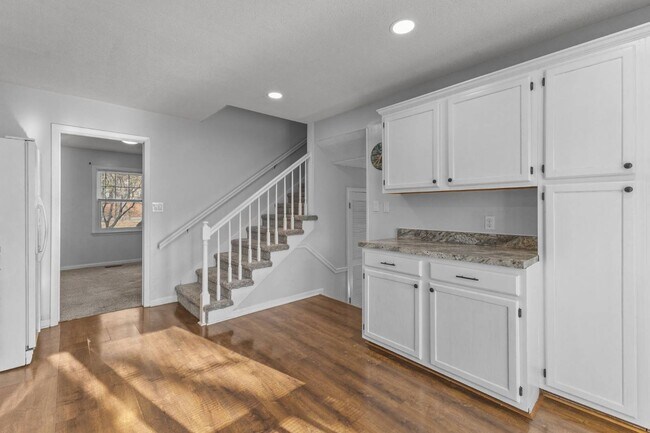 Building Photo - 6257 Lakehaven Dr