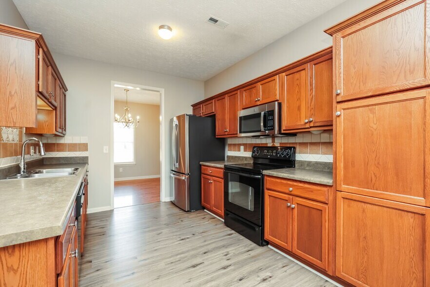 Building Photo - 1260 Lasalle Dr