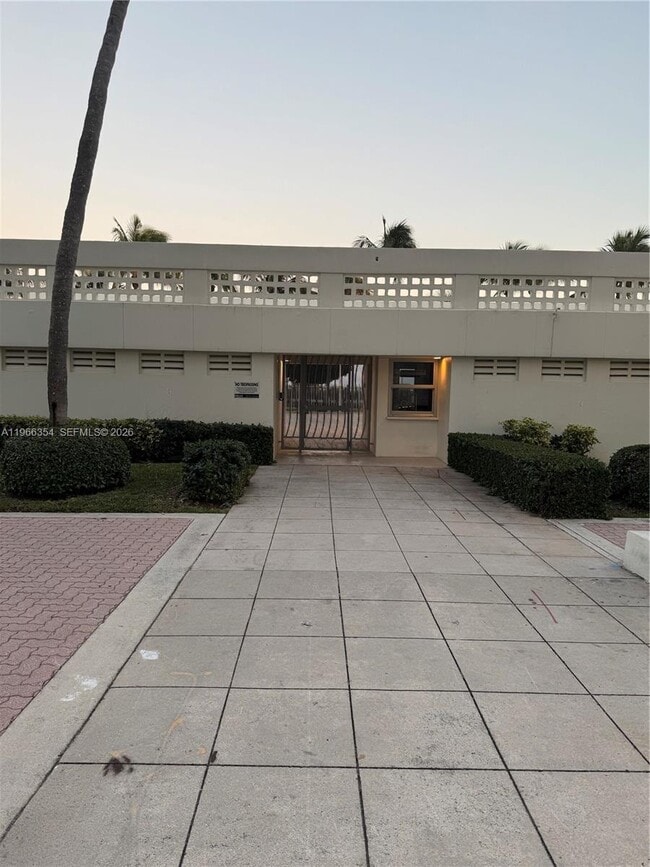 Building Photo - 2899 Collins Ave