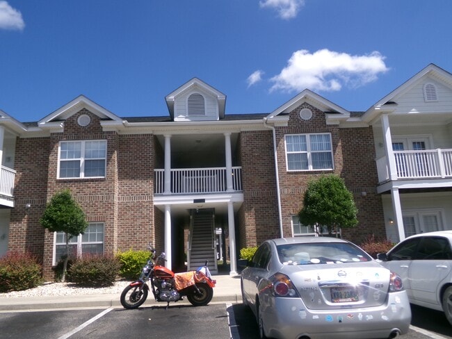 Building Photo - 2065 Silvercrest Dr