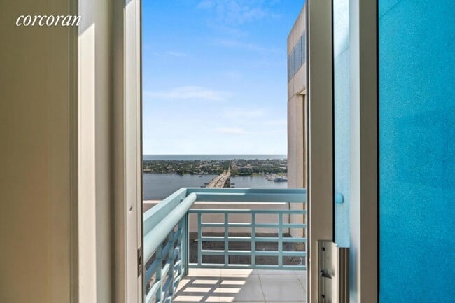 Building Photo - 222 Lakeview Ave