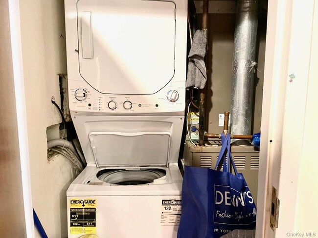 Building Photo - 171 Great Neck Rd