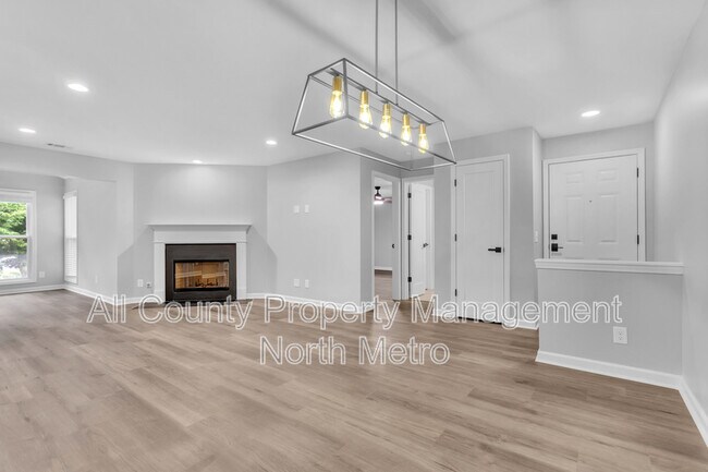 Primary Photo - 1006 Canyon Point Cir