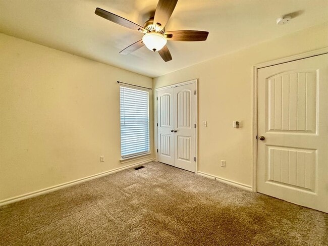 Building Photo - 308 N Lockeport Dr