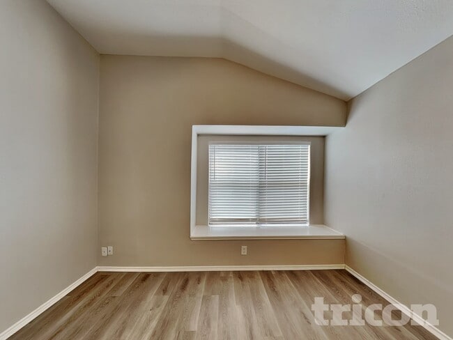 Building Photo - 10218 Basin Field Dr