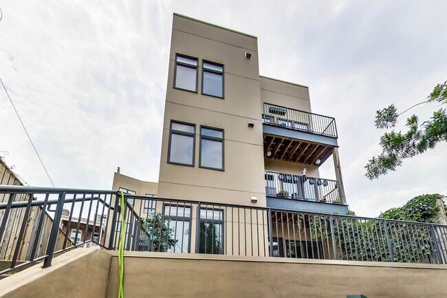 Building Photo - Gorgeous 2 bedroom 2 bath condo just steps from Columbia Hgts center $3,550